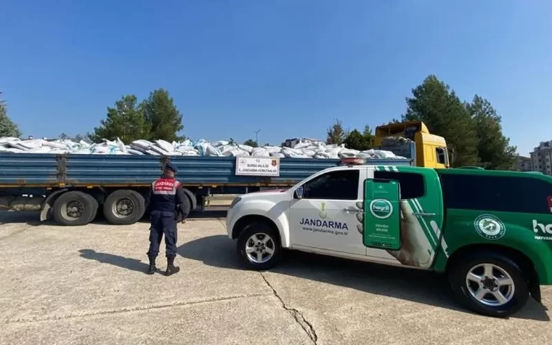Bursa’da 25 ton kaçak gübre ele geçirildi
