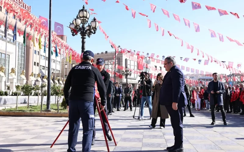 Cumhuriyet Bayramı kutlamaları Keçiören’de çelenk sunma ile başladı
