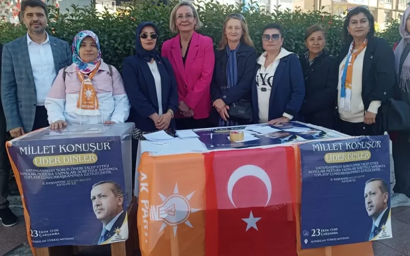 Keşanlılar “Millet Konuşur Lider Dinler” masasına ilgi gösterdi