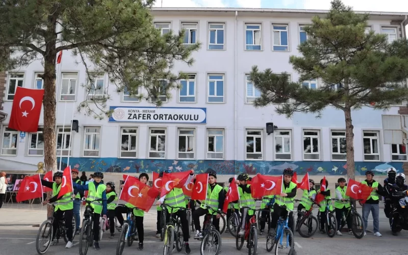 Konya Büyükşehir’in “Güvenli Okul Yolları Projesi”nde 29 Ekim coşkusu