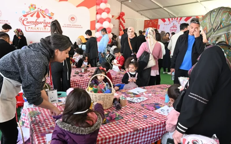 Malatya’da Cumhuriyet Panayırı neşeye ortak oldu