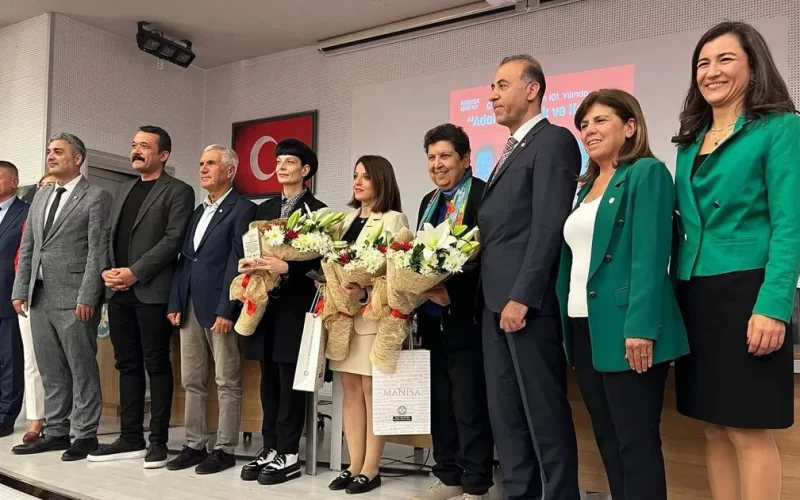 Manisa’da yurtsever kadınlar Cumhuriyet’i konuştu